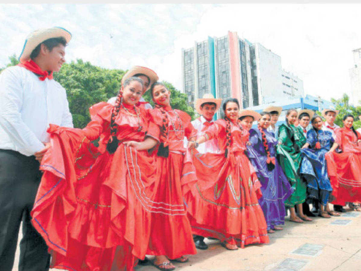 El folclore recorre sus venas catrachas