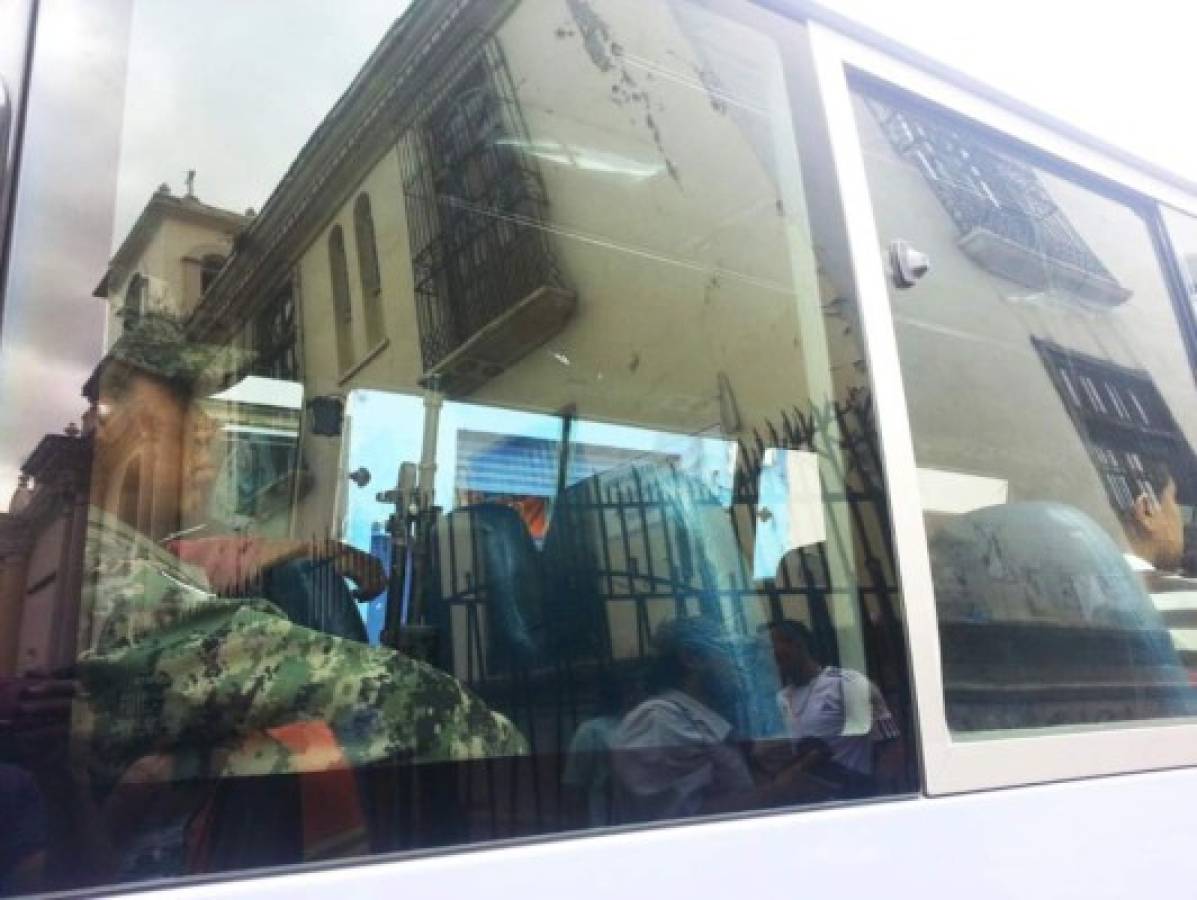 Honduras: Militares resguardan buses y estaciones