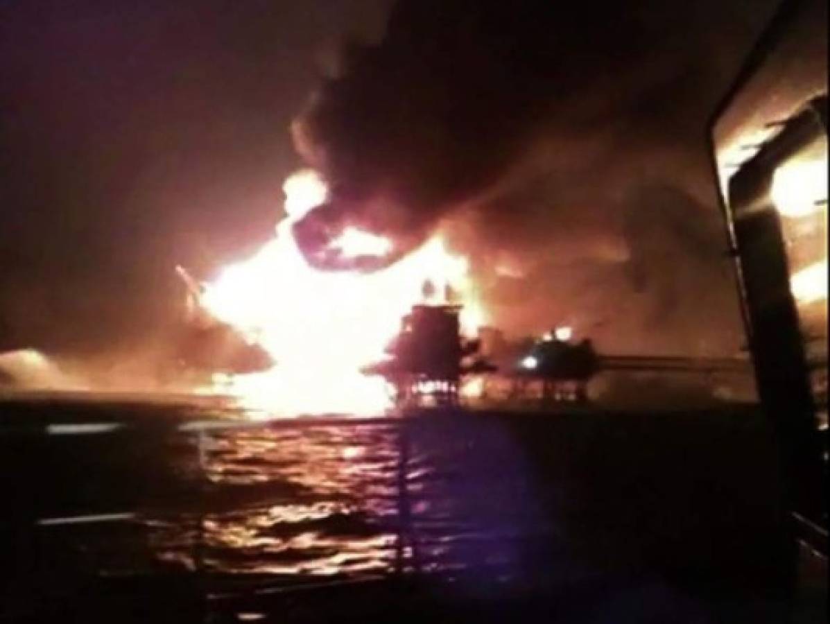 Al menos un muerto y 16 heridos por incendio en plataforma petrolera