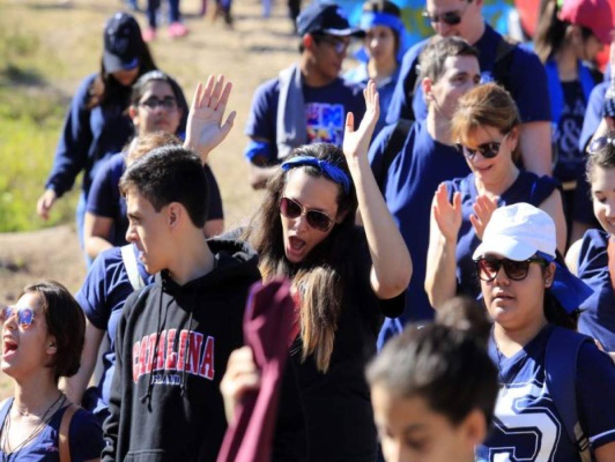 Honduras: Jóvenes caminan por la 'Morenita'