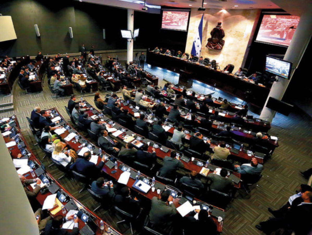 Congreso juramenta Comisión Interventora del Ministerio Público