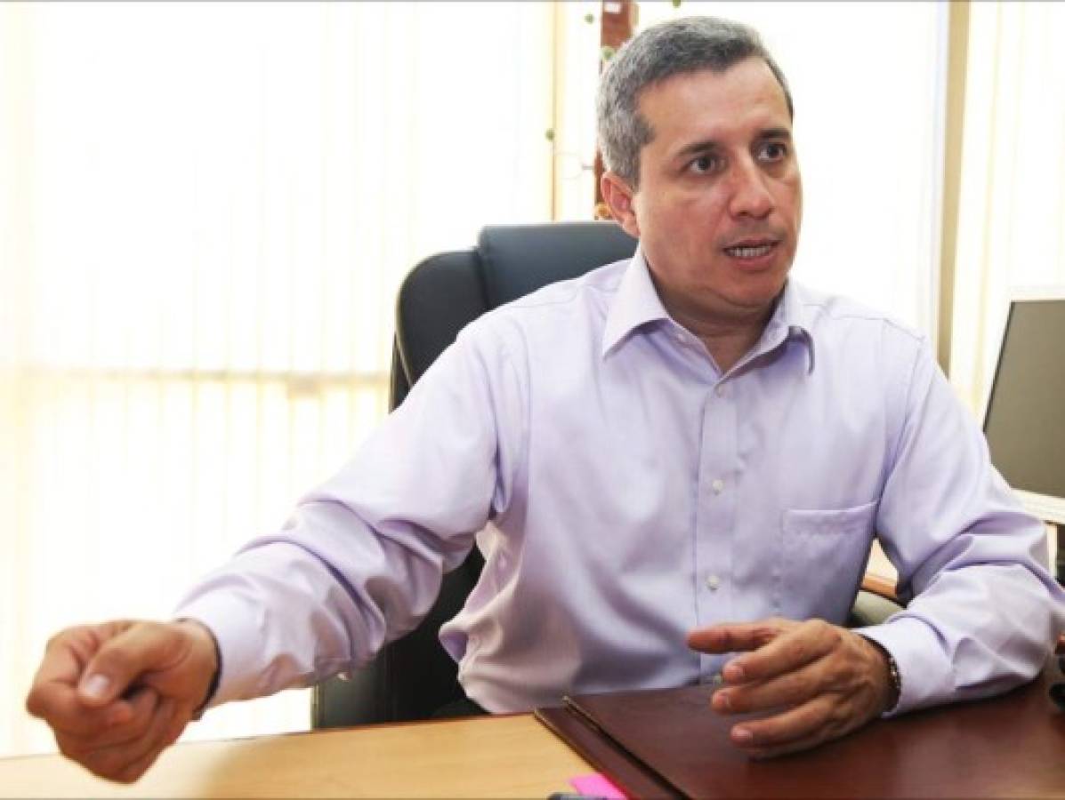 Fusina: Exdirector del IHSS, Mario Zelaya, está en Honduras