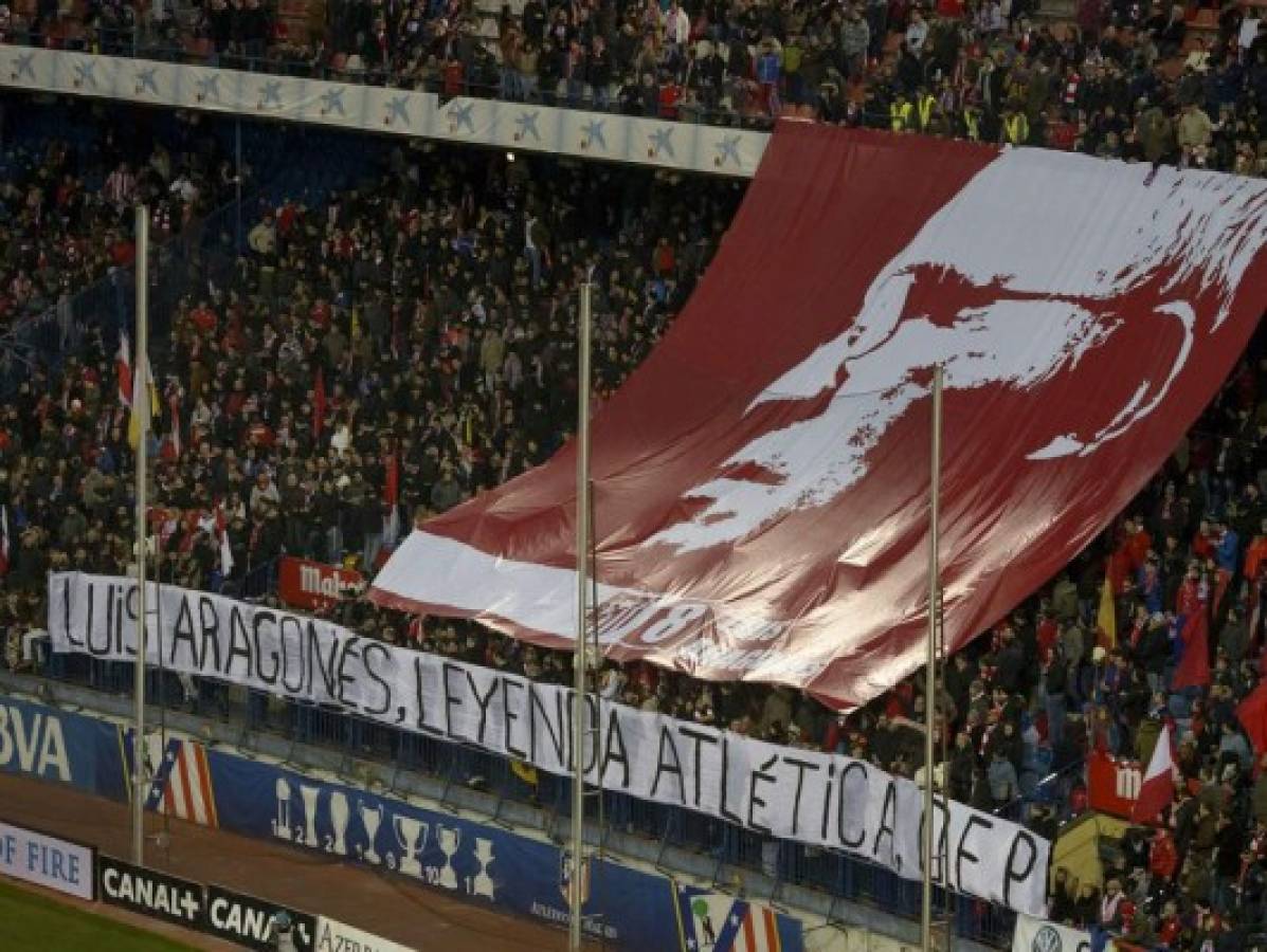 Atlético de Madrid rinde homenaje a Luis Aragonés