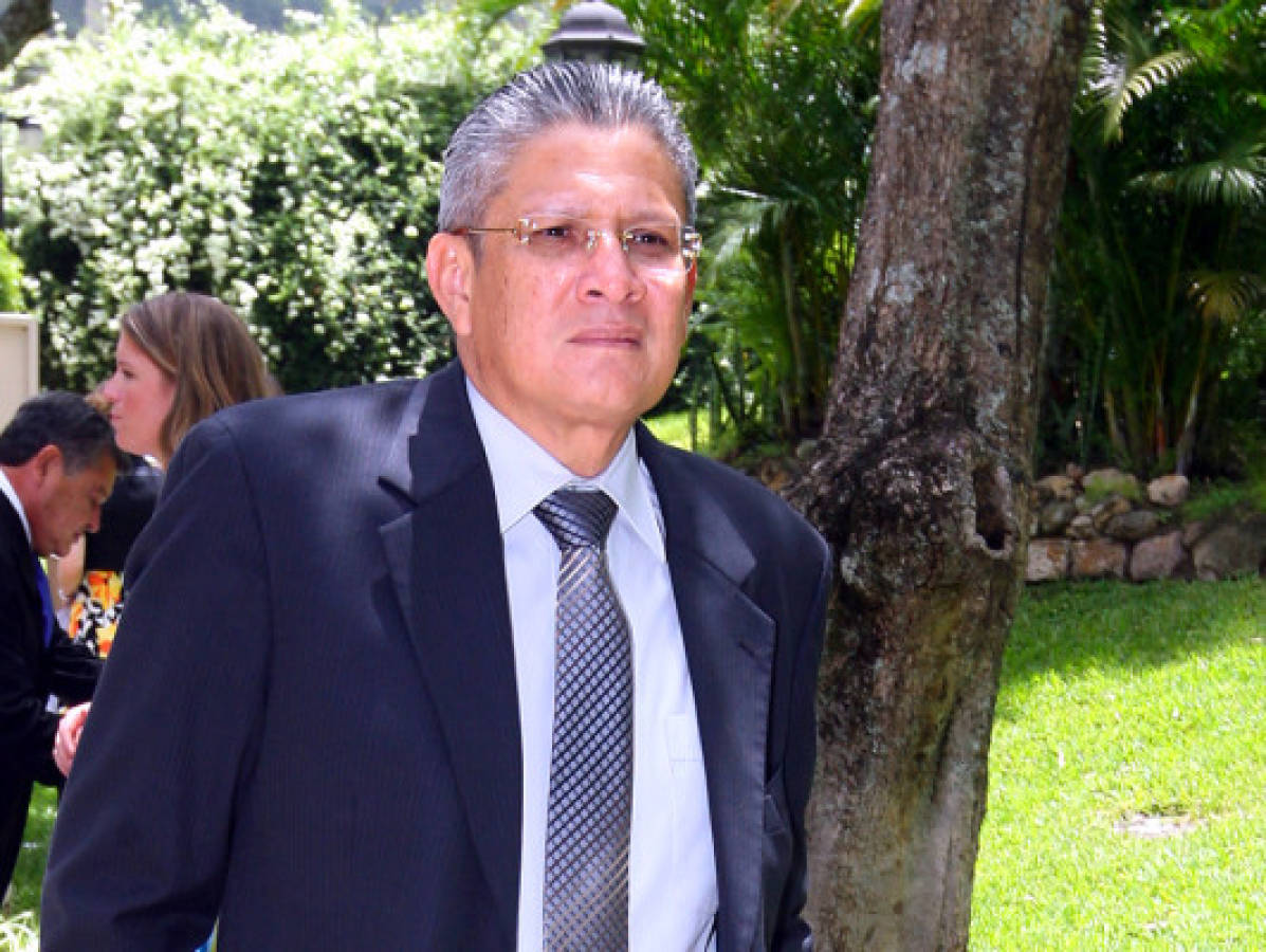 Periodista Esdras Amado López sufre accidente de tránsito