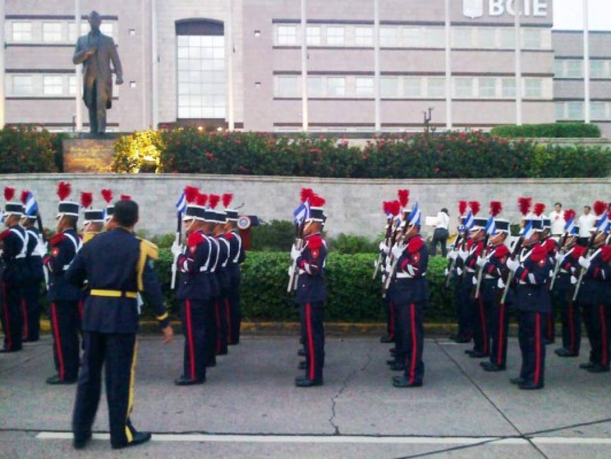 Cañonazos marcan inicio de festejos en Honduras