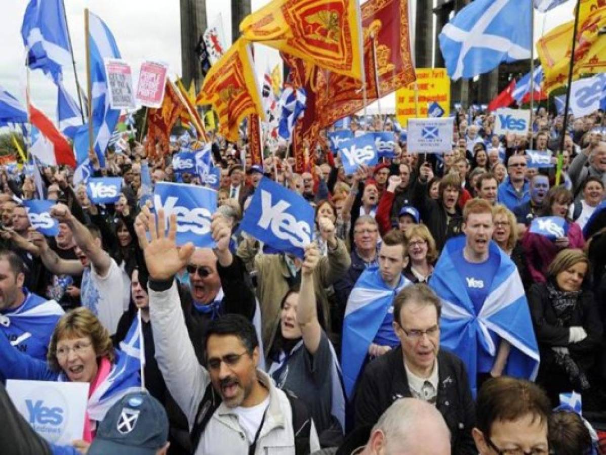 Partidarios de la independencia de Escocia se acercan en las encuestas