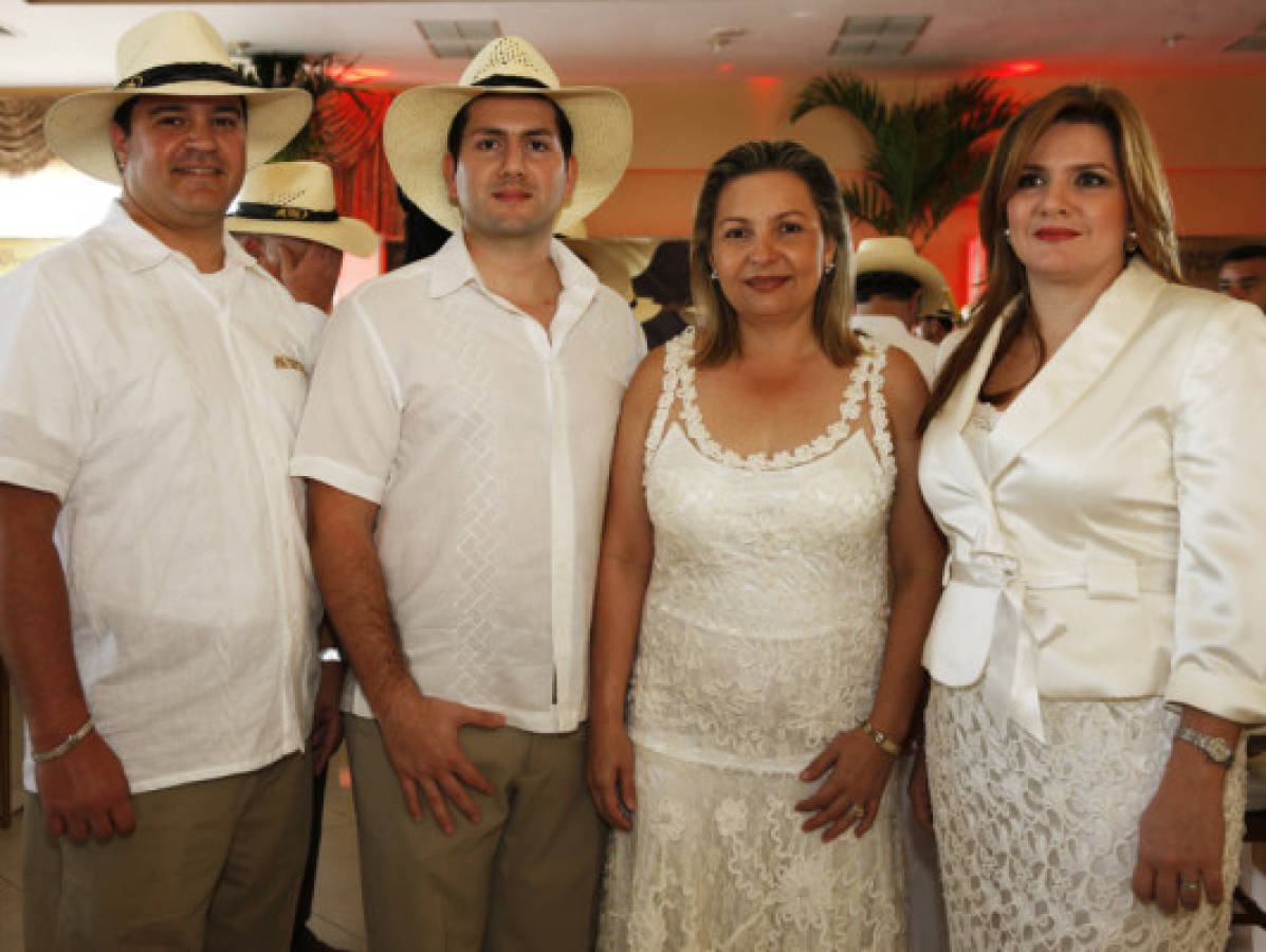 FOTOS: Brindis por éxito financiero de Banco Atlántida