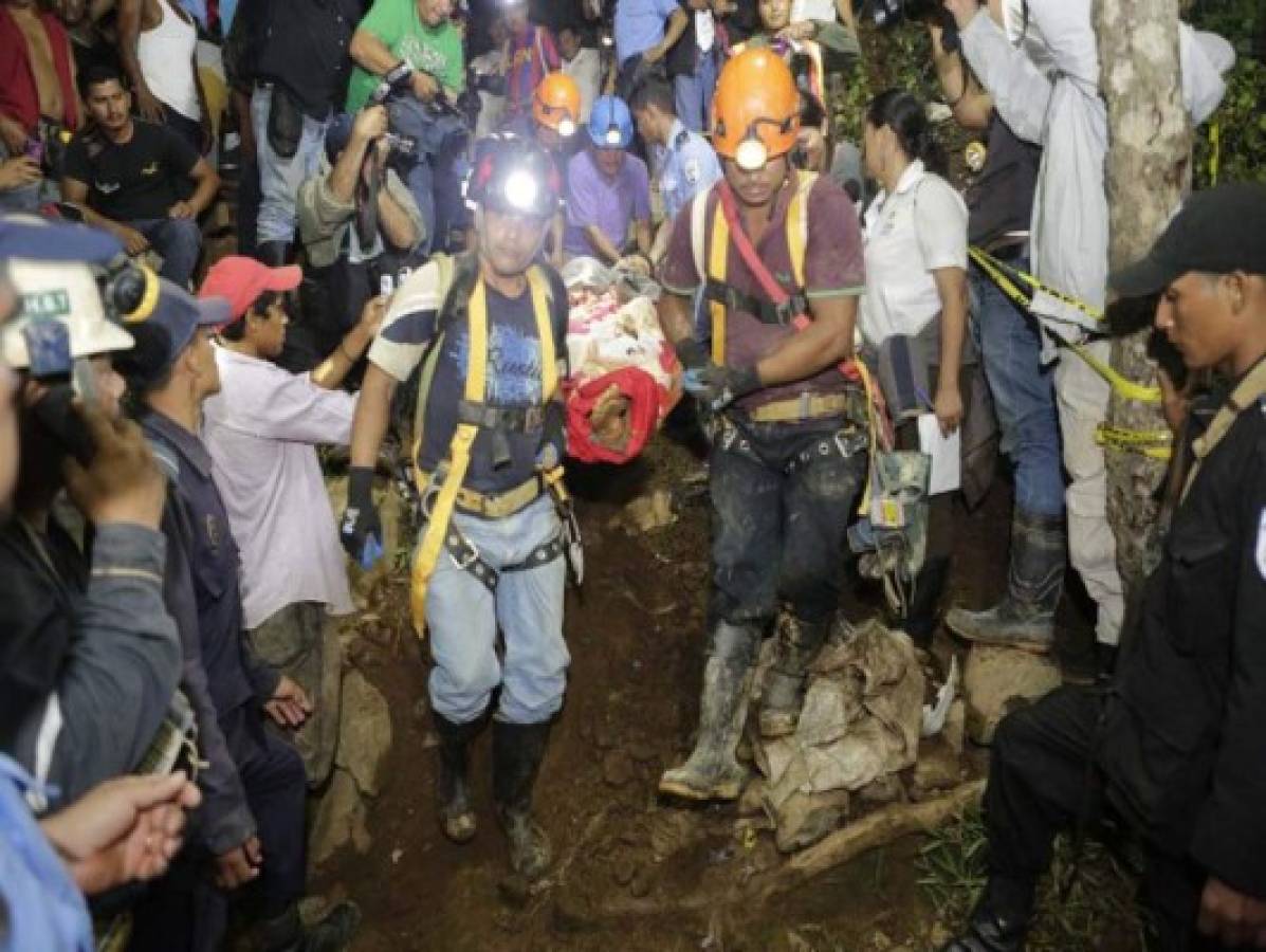  Mineros nicaragüenses rescatados ayudan a buscar compañeros desaparecidos  ylt;/ylt;/