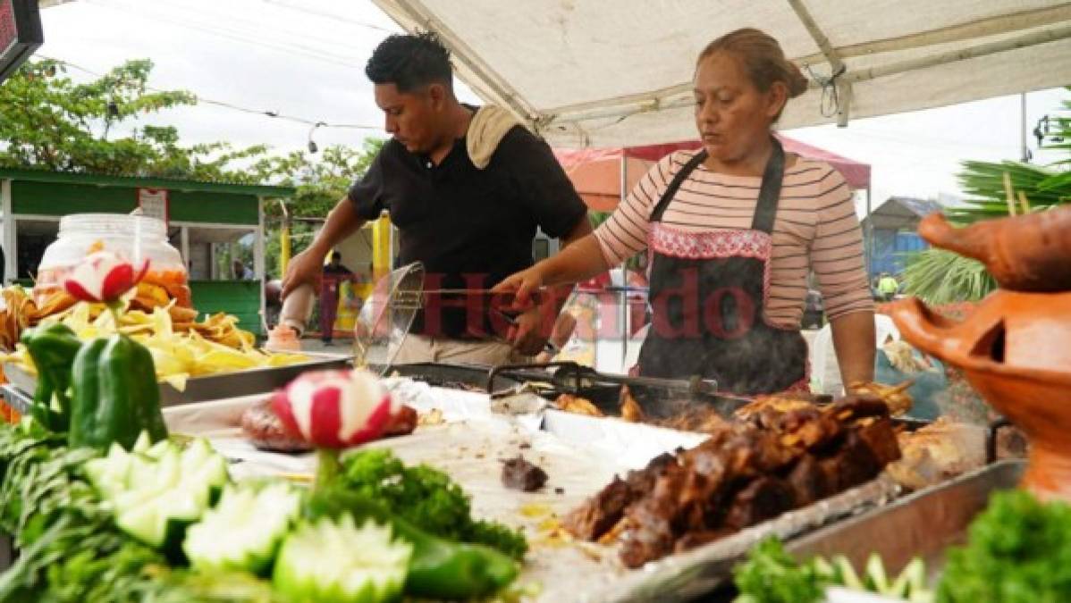 Exquisitas golosinas sacian el paladar de los aficionados que asistieron al duelo Real España vs Motagua