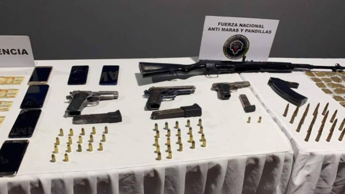 Con drogas, armas y dinero: Así capturaron a seis presuntos miembros de los 'Vatos Locos'