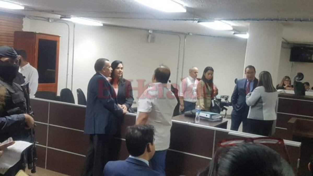 Las fotos del reencuentro entre Pepe Lobo y Rosa Elena Bonilla en los juzgados anticorrupción