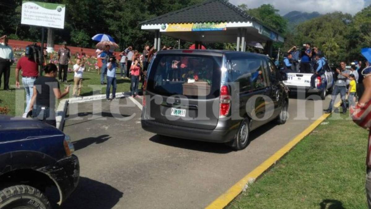 ¡El último adiós! Así fue el entierro del periodista hondureño Igor Padilla