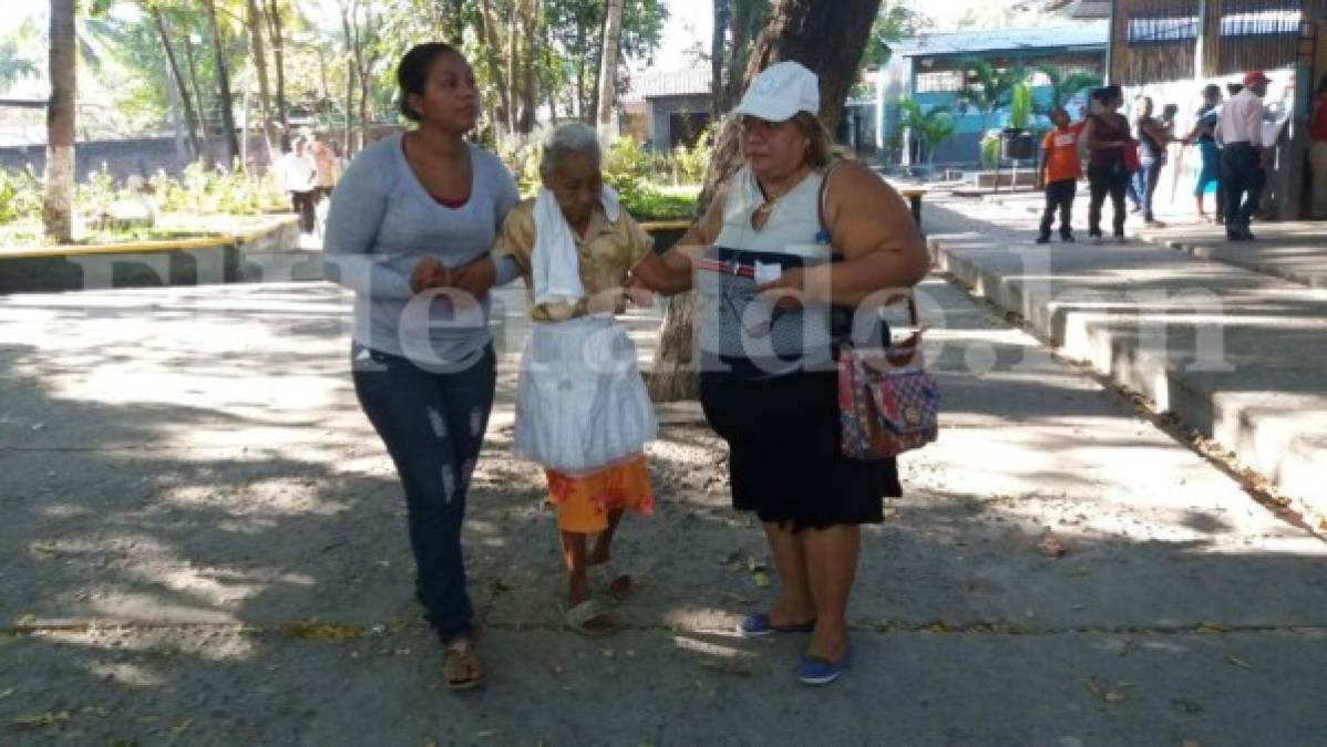 Las curiosidades durante las elecciones primarias en Honduras en fotos