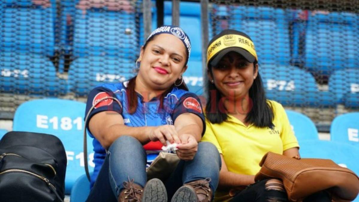 Guapas hondureñas invaden el estadio Olímpico en la final Real España vs Motagua