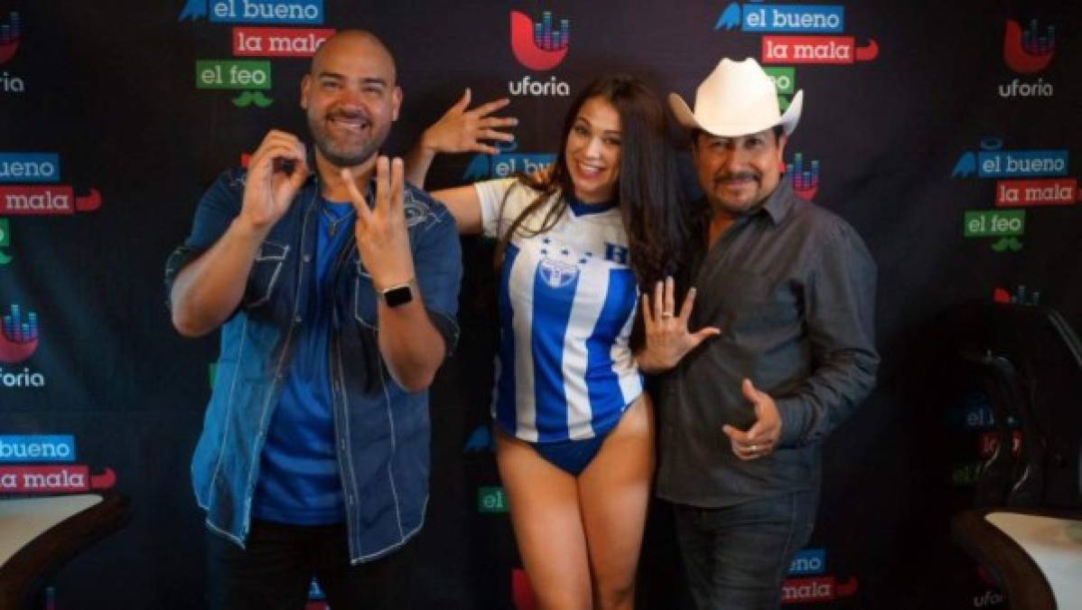 Así pagó la apuesta la sensual locutora hondureña Carla Medrano tras que Honduras perdiera contra México