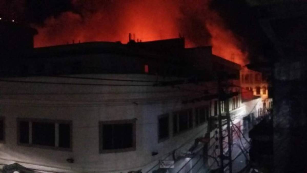 Las imágenes del voraz incendio en el casco histórico de la capital de Honduras