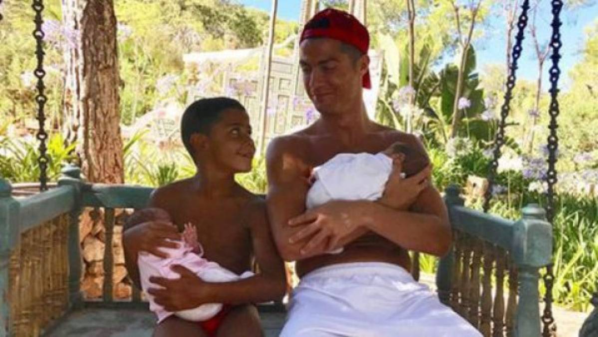 FOTOS: Ellos son los futbolistas que son padres de gemelos