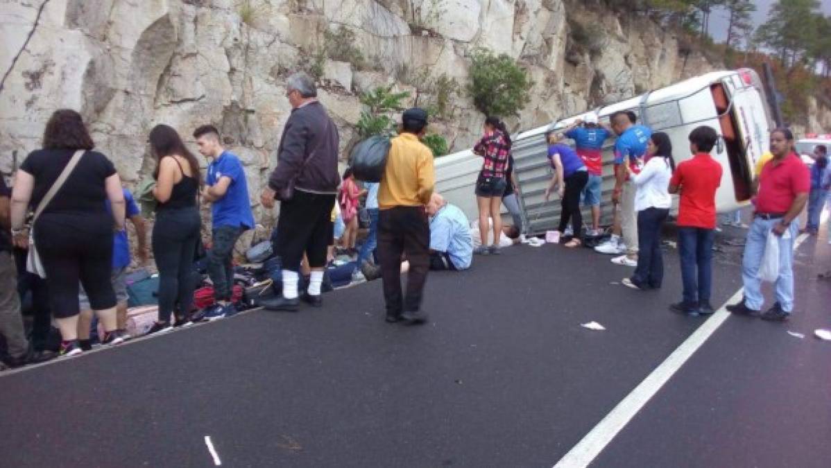 FOTOS: Así quedó la escena de accidente entre bus y camioneta en Zambrano