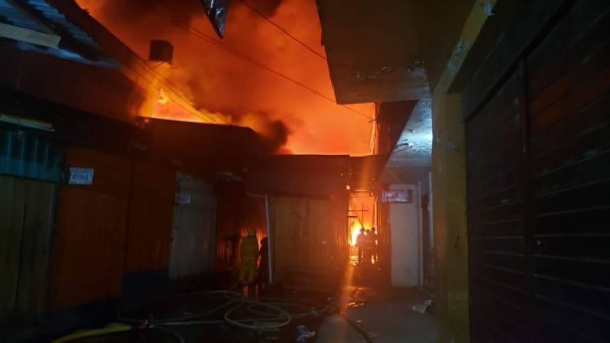 Las primeras imágenes del voraz incendio en mercados de Comayagüela