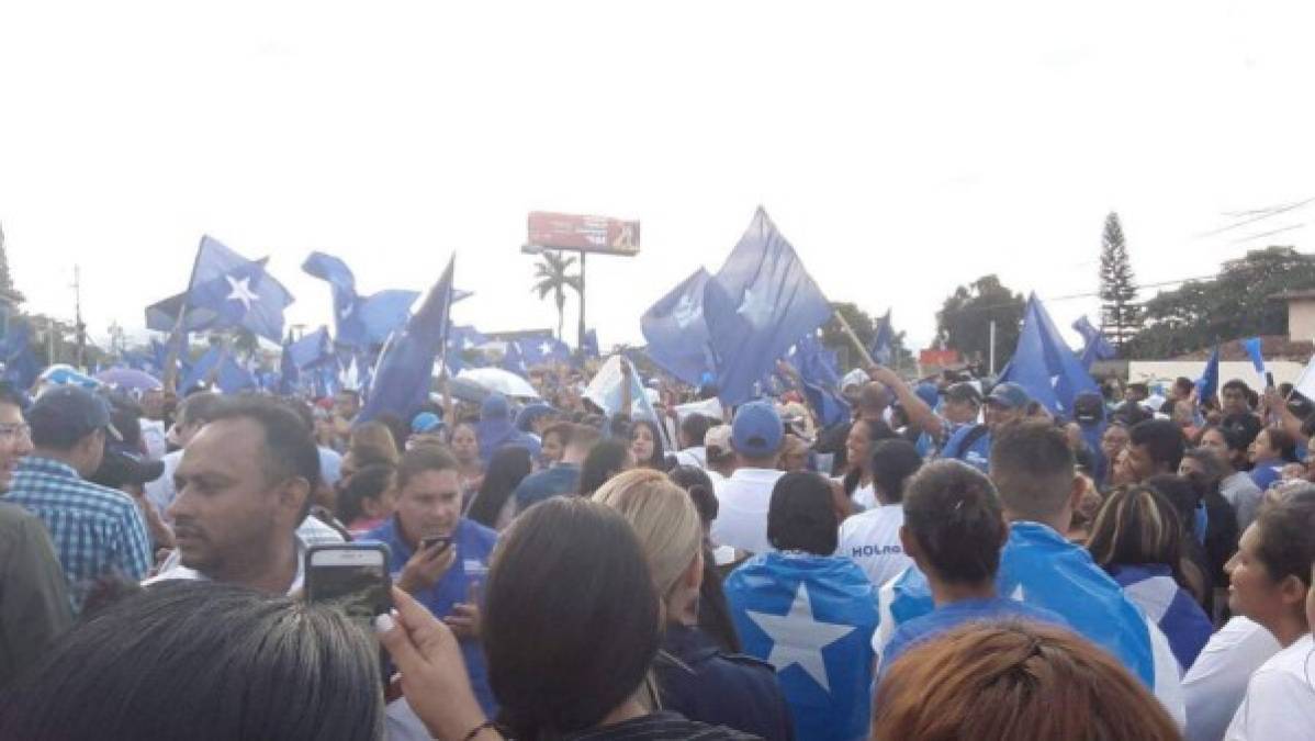 Nacionalistas marchan a favor de Juan Orlando Hernández bajo la consigna 'Victoria Total'