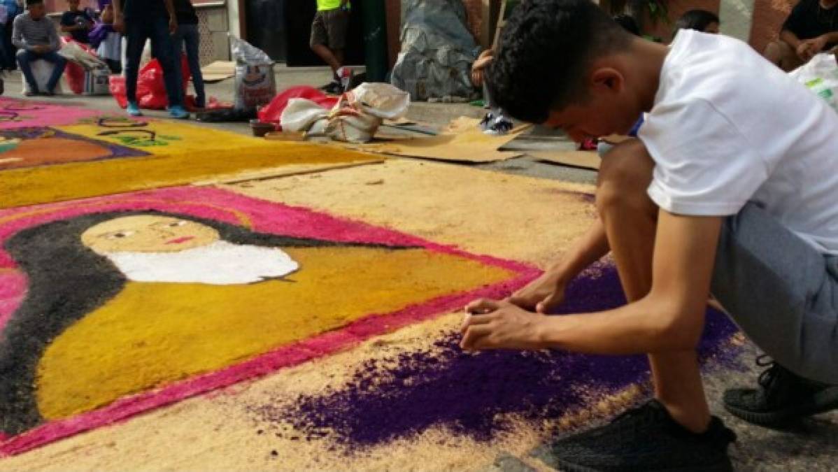 Las tradicionales alfombras de Semana Santa en Comayagua