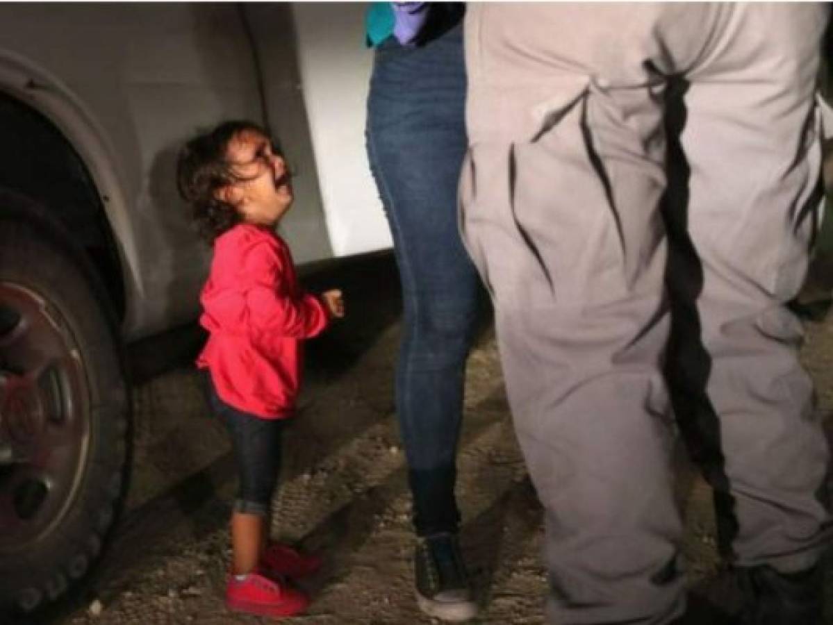 Foto de niña hondureña que llora en la frontera es nominada al premio Worl Press Photo 2019