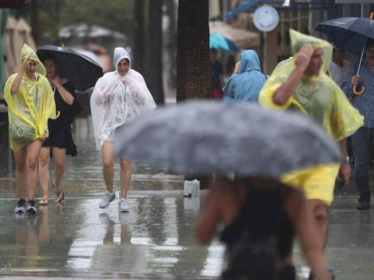 Tormenta tropical azota el sur de Florida con fuertes vientos y lluvias