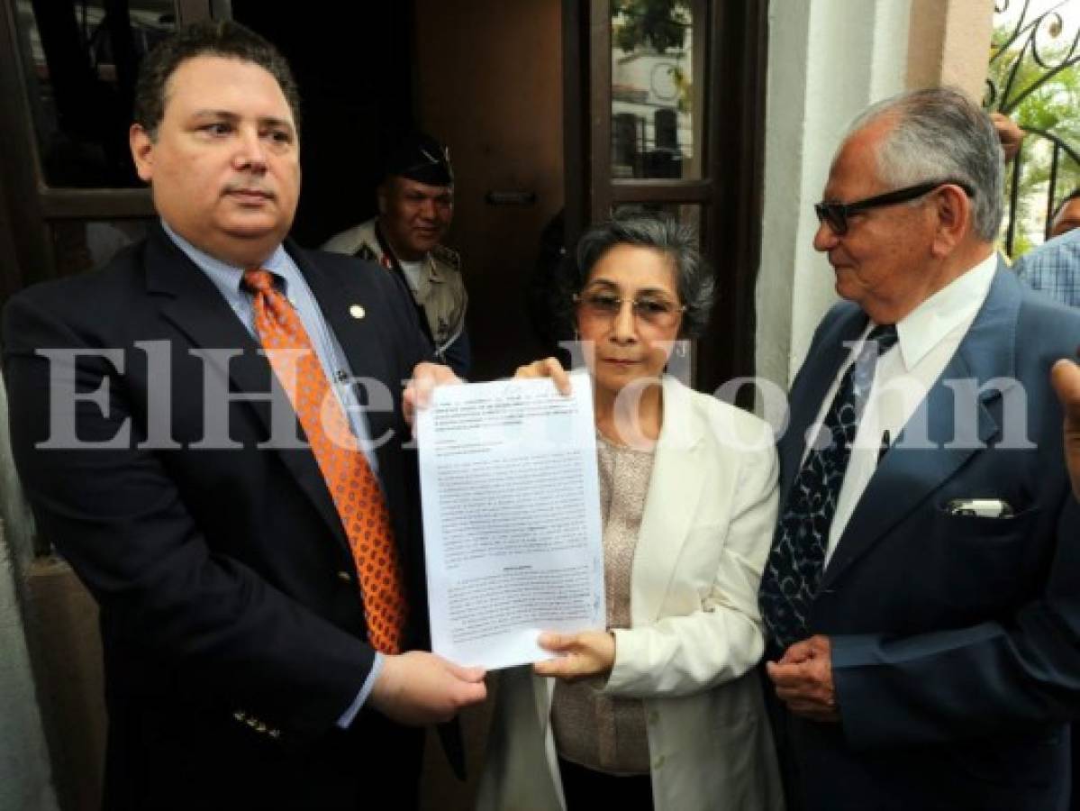 Honduras: Oposición política acude a Casa Presidencial para entregar documento a JOH