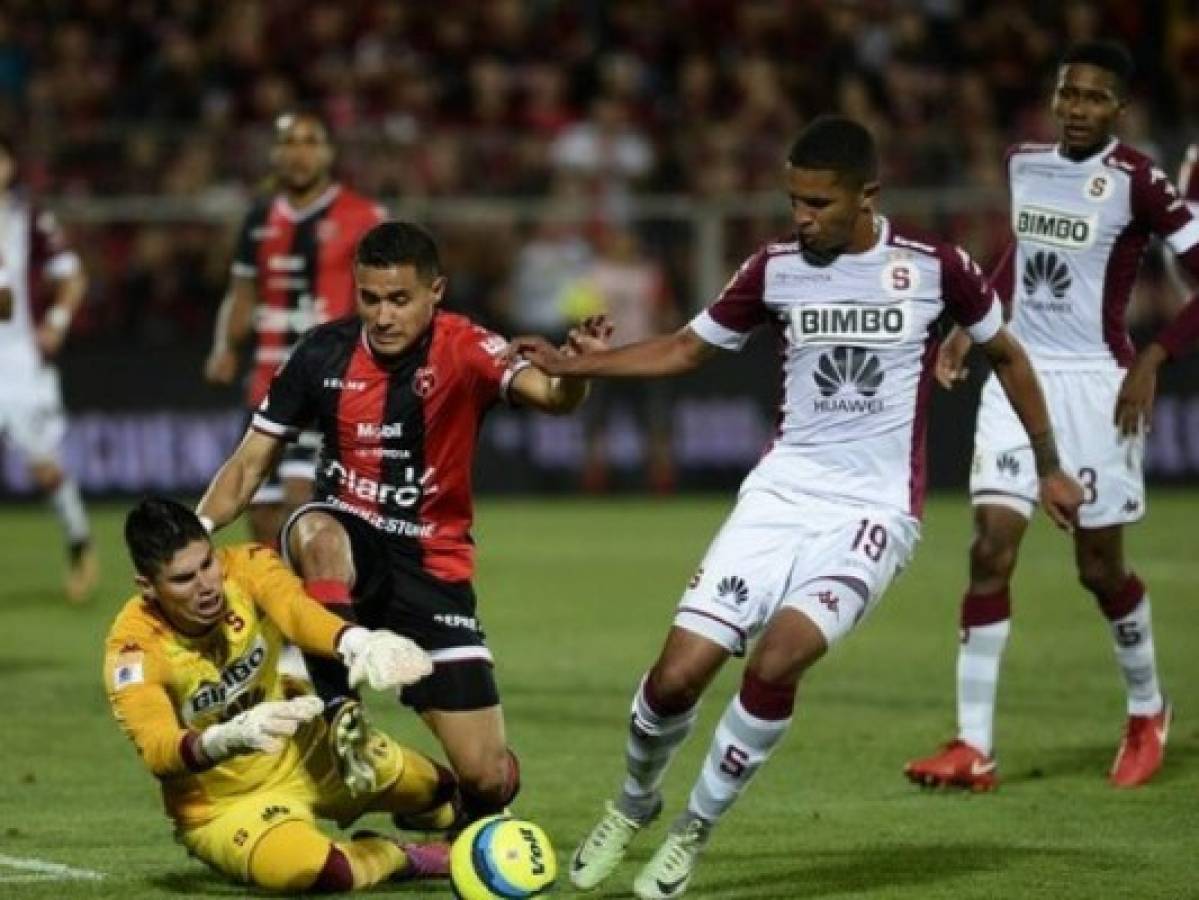 Saprissa clasifica a la final del fútbol de Costa Rica tras empatar 1-1 con Alajuelense