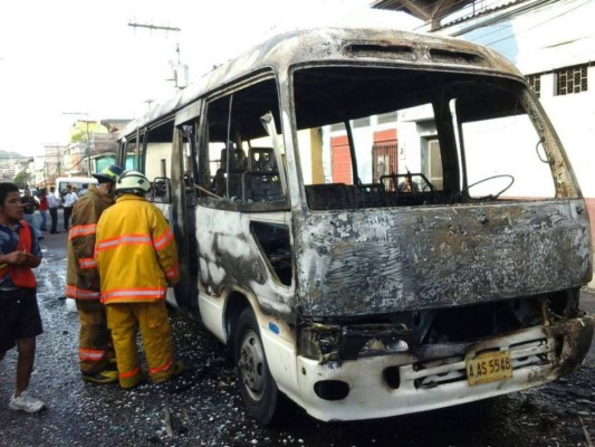 Incendian bus rapidito en Comayagüela