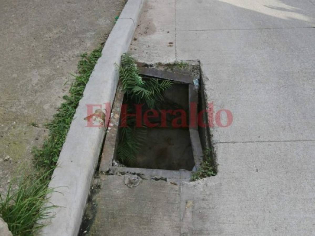 Sin tapadera permanece un tragante en residencial La Vega de la capital de Honduras