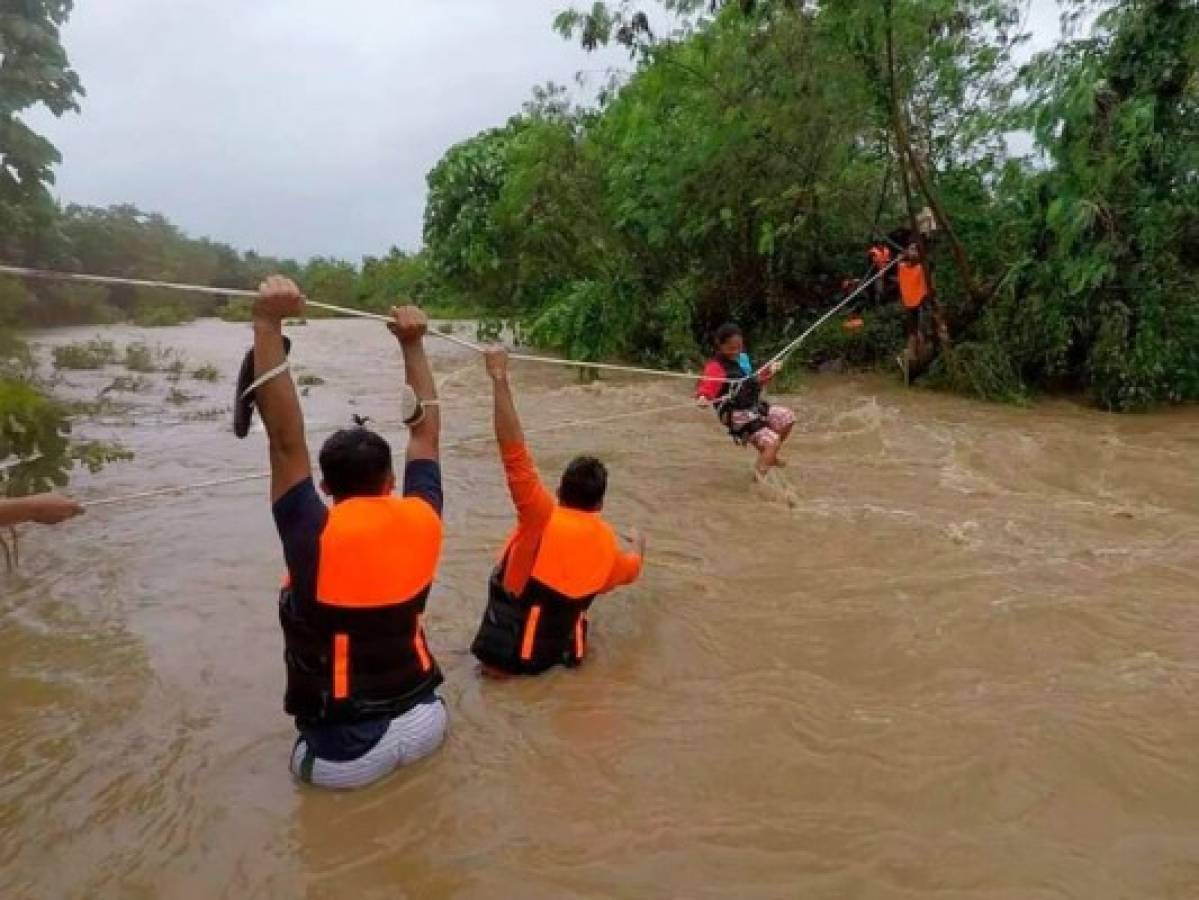 Suben a 19 los muertos por tormenta tropical en Filipinas