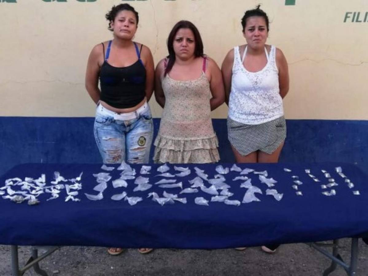 Detienen a tres supuestas integrantes de la Mara Salvatrucha en la capital