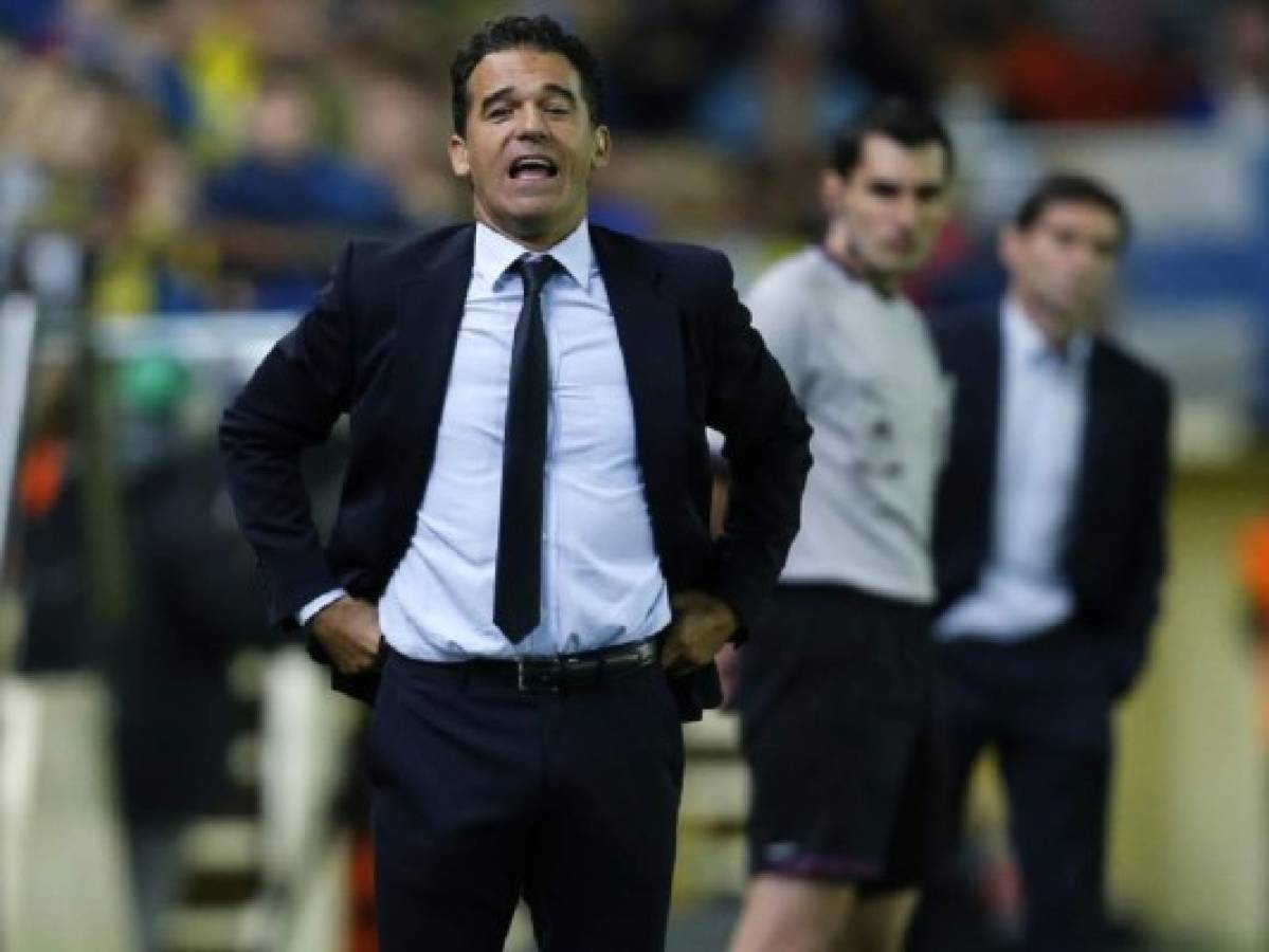 El Villarreal destituye a su entrenador Luis García