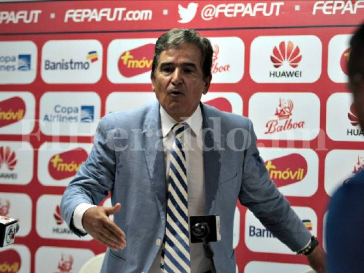 Jorge Luis Pinto durante la conferencia de prensa en el estadio Rommel Fernández de Panamá. (Foto: Juan Salgado / Grupo Opsa)