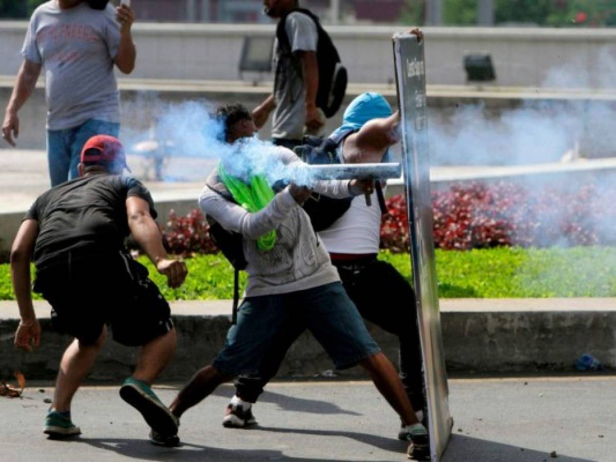 Aumentan a 10 los muertos por protestas en Nicaragua; Daniel Ortega acepta diálogo