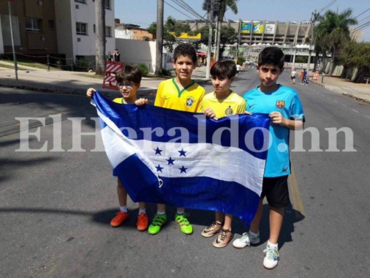 Niños brasileños apoyan a Honduras en el Mineirao: Honduras ante Nigeria por la medalla de bronce