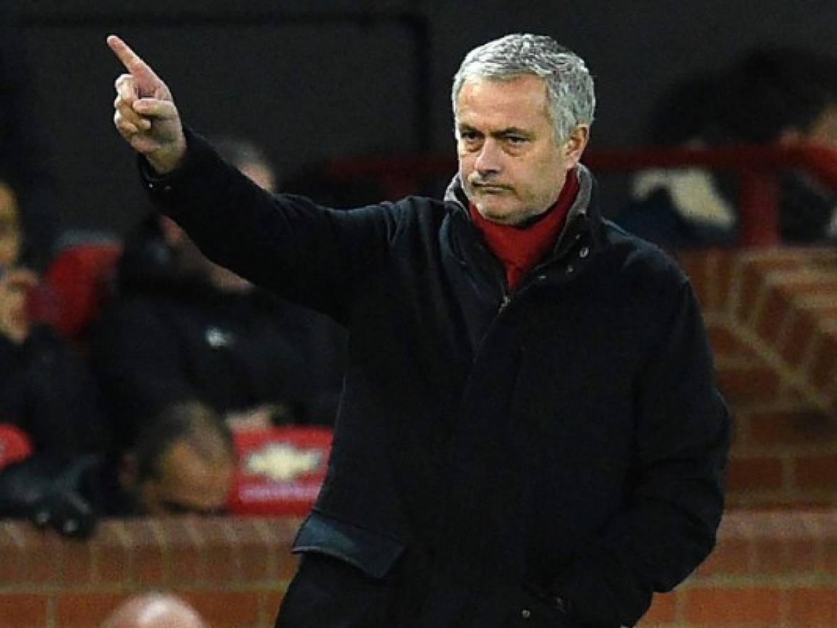 Mourinho renueva como entrenador del Mánchester United hasta 2020