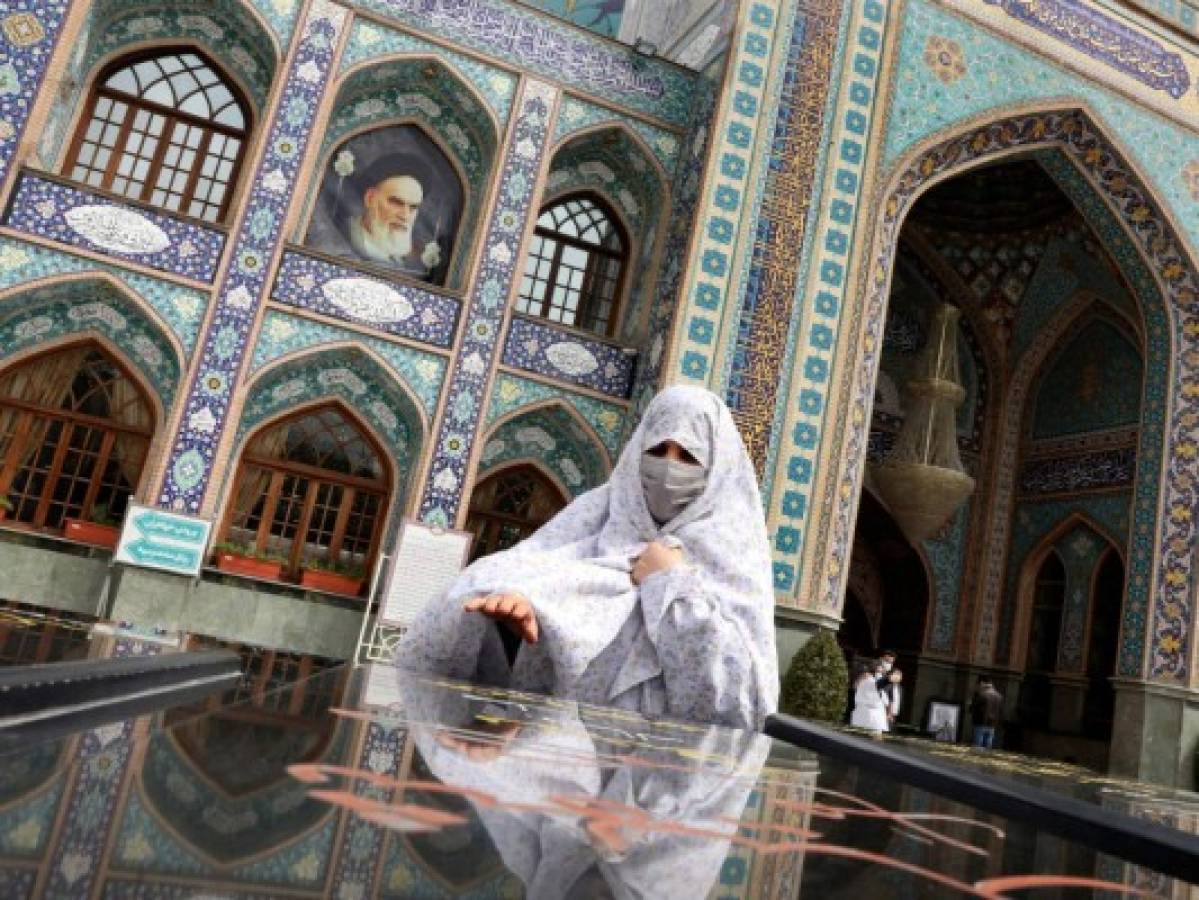 Irán bate récord de contagios de covid-19 por tercer día consecutivo  