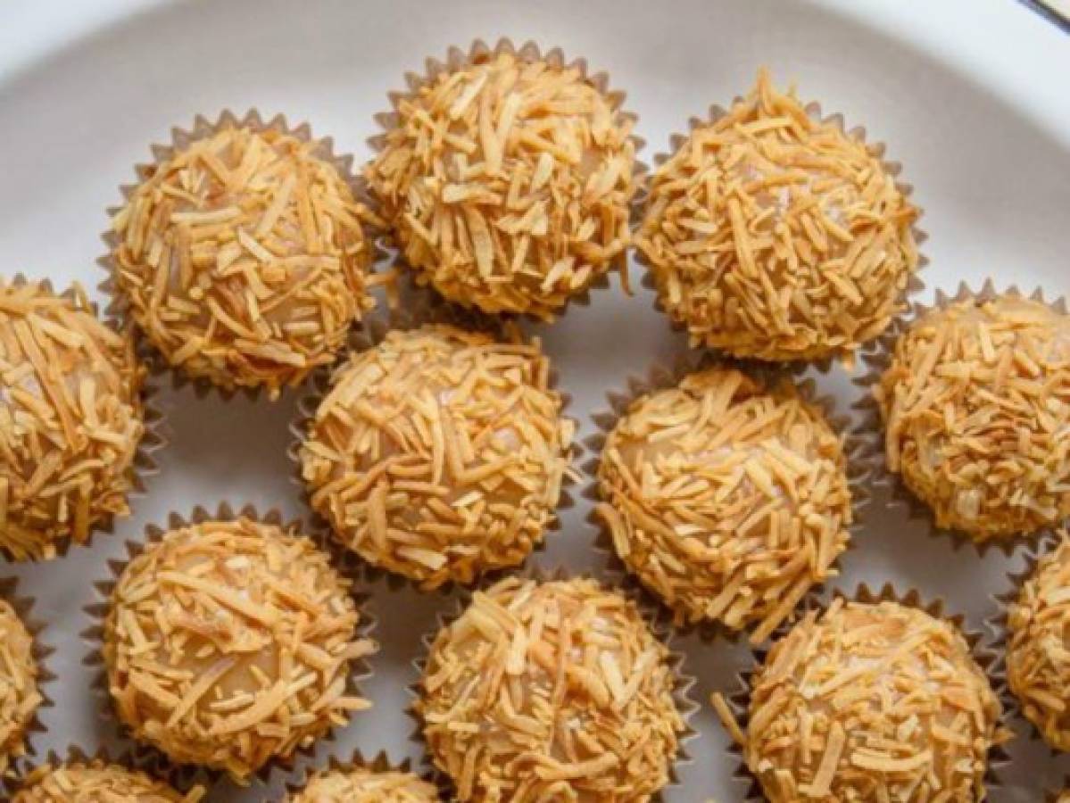 Le decimos cómo hacer unos ricos brigadeiros de coco