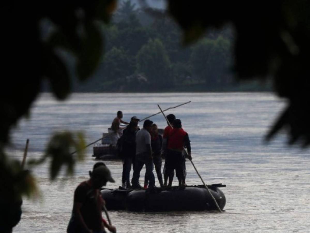 Alrededor de 400 migrantes centroamericanos cruzan a México