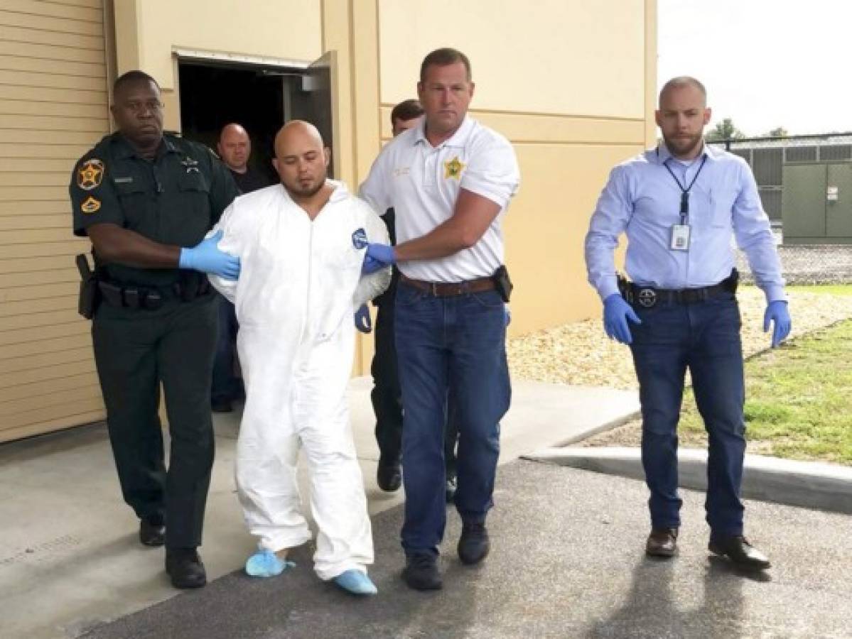 Infante de marina que mató a una familia en Florida dijo ser un 'policía de Dios'
