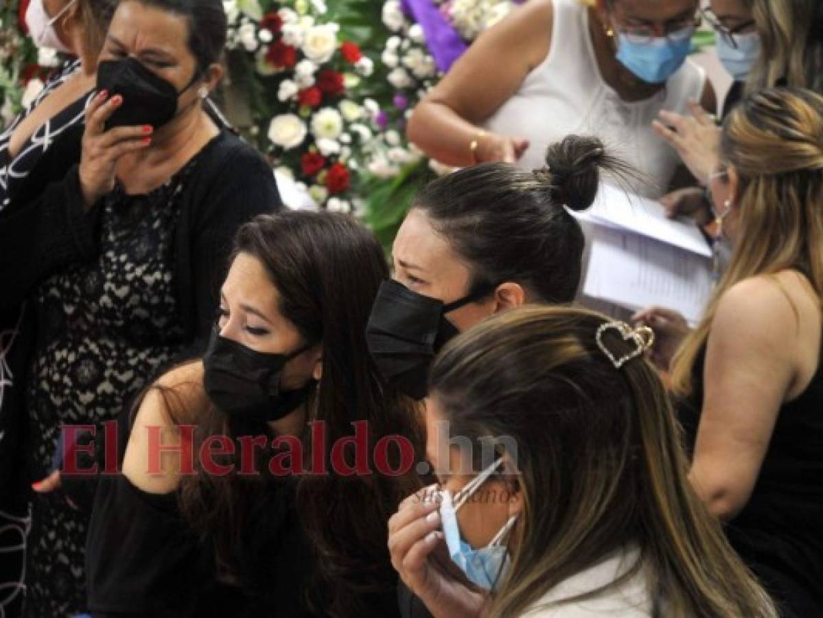 La sociedad hondureña se vio consternada por el violento asesinato de Echeverría Haylock, quien fue ultimada a balazos por sujetos desconocidos en su residencia en la ciudad capital.