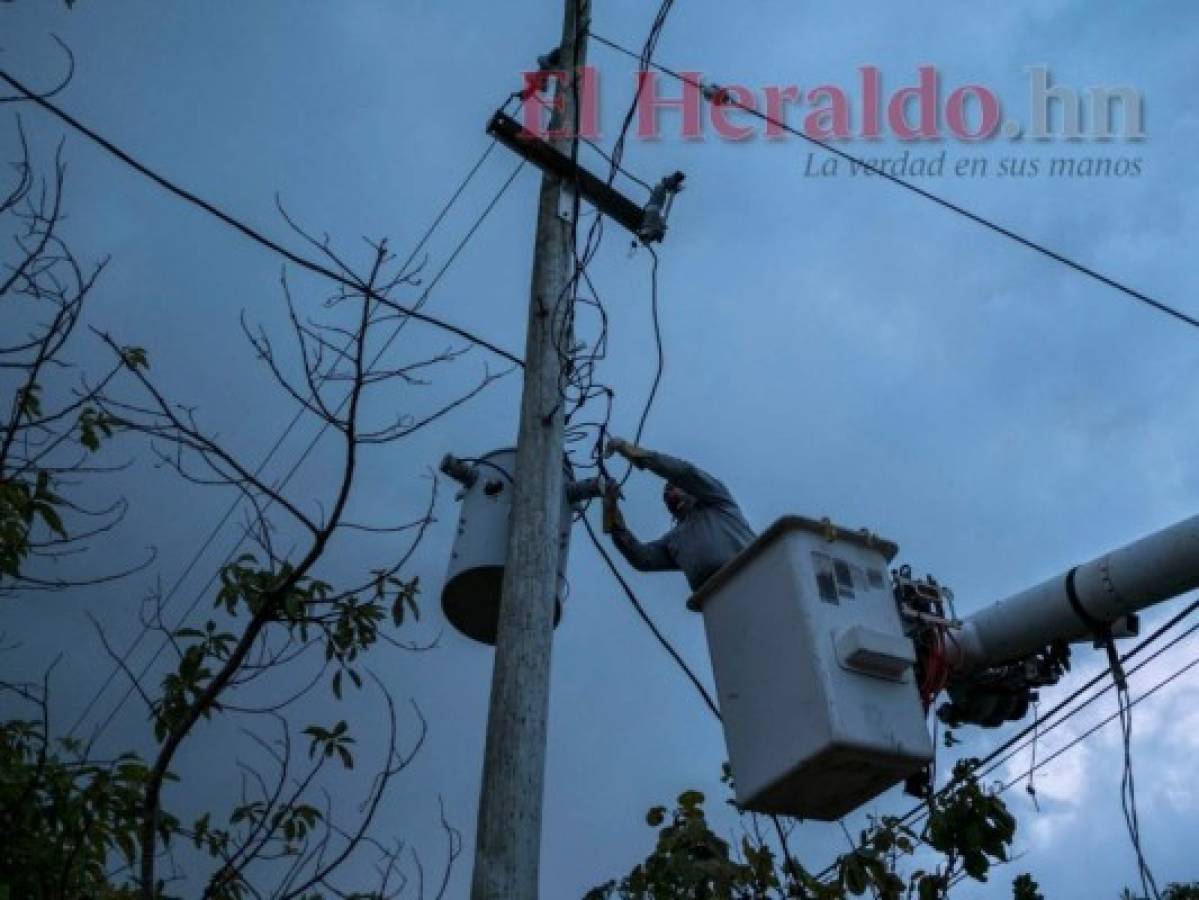 Isla de Puerto Rico recupera electricidad después de María  