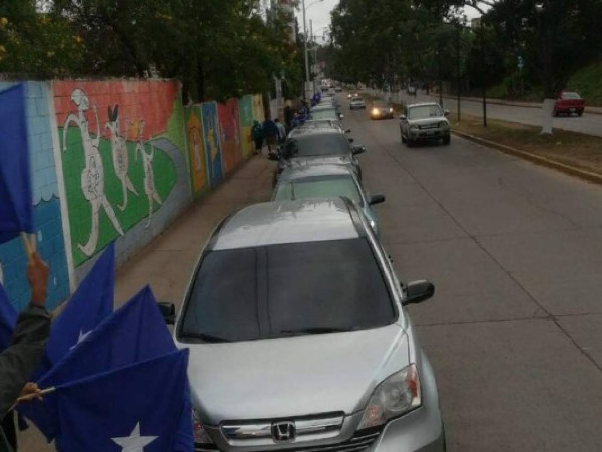 Nacionalistas realizan la 'Caravana de la Victoria' en la capital