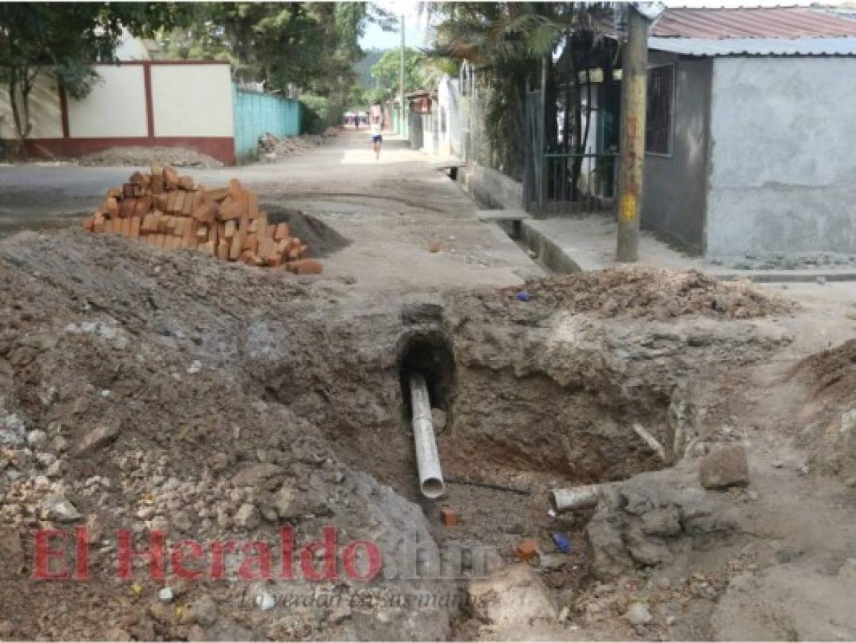 Actualmente, en la aldea de Zambrano se ejecuta el ansiado proyecto de aguas negras.