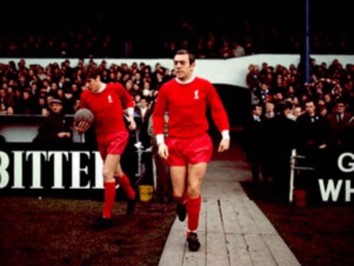 Muere Ian St. John, leyenda del Liverpool   