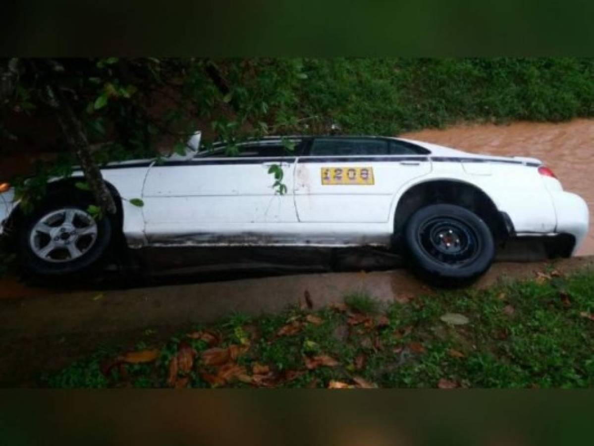 Este era el taxi que conducía la víctima, quien fue identificada como Miguel Ángel Meza.