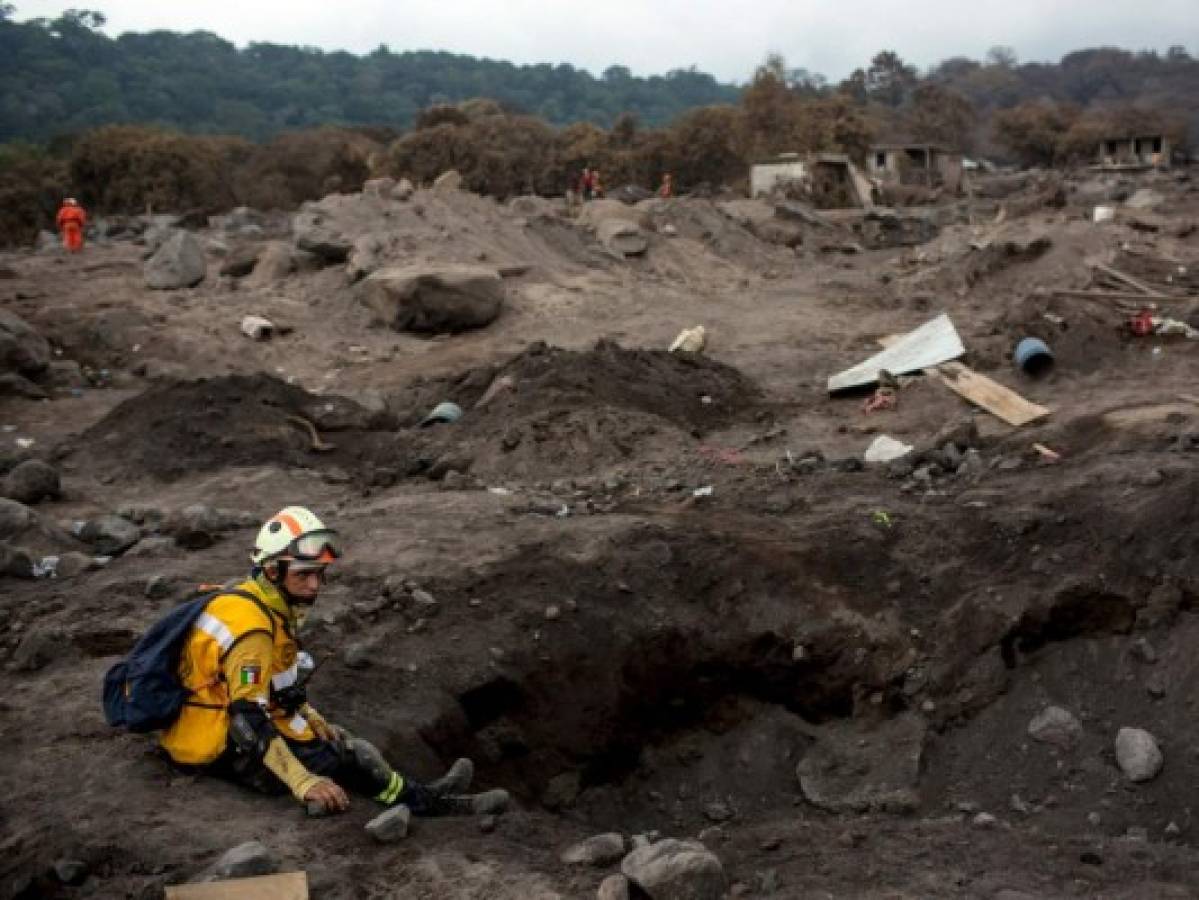 Guatemala todavía busca víctimas del volcán de Fuego y Pacaya hace erupción
