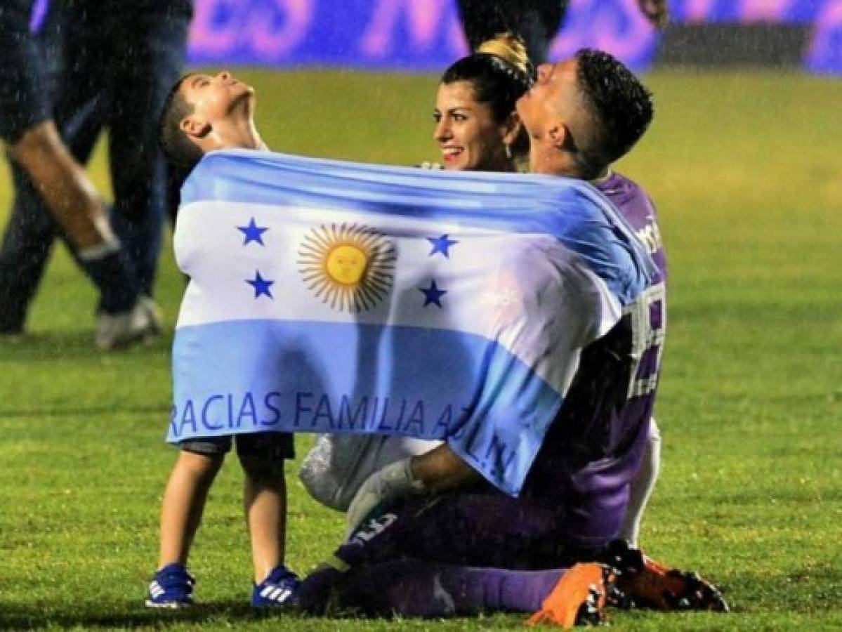 Junto a su esposa e hijo, Jonathan Rougier ha vivido grandes momentos, tanto a nivel deportivo como personal y familiar. Foto: Archivo